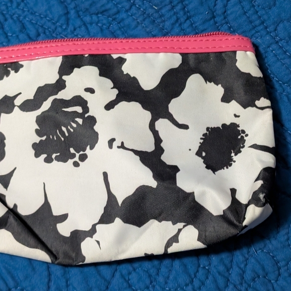 Scuni Black and White Floral Cosmetic Bag (EUC) - Picture 4 of 11